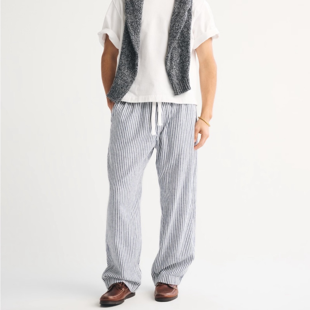 Abercrombie & Fitch Men's Blue & White Stripe Baggy Cotton Texture Pull on Pants